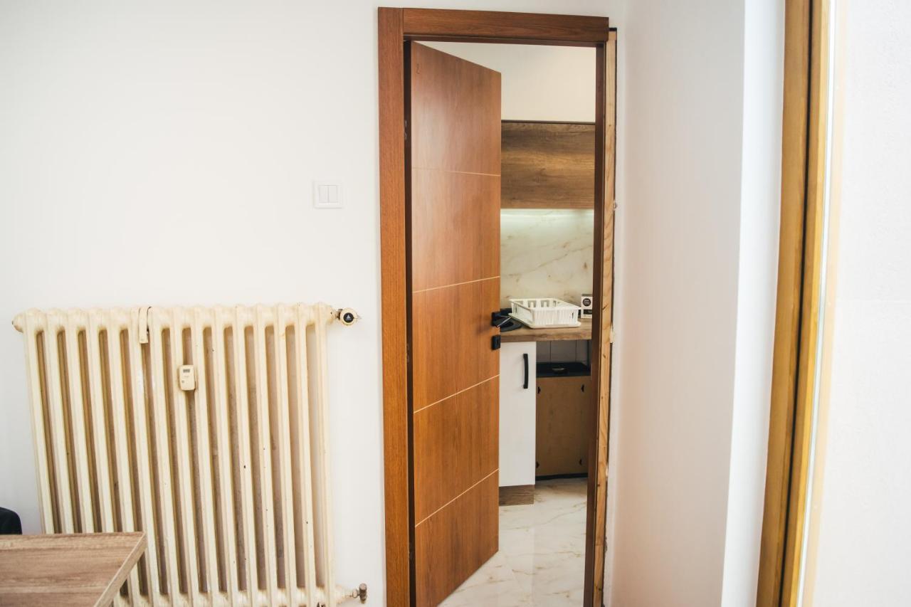 Ferienwohnung Aparment Theatre Ni Exterior foto