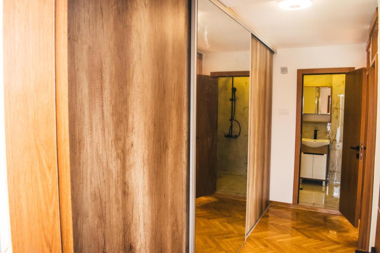Ferienwohnung Aparment Theatre Ni Exterior foto